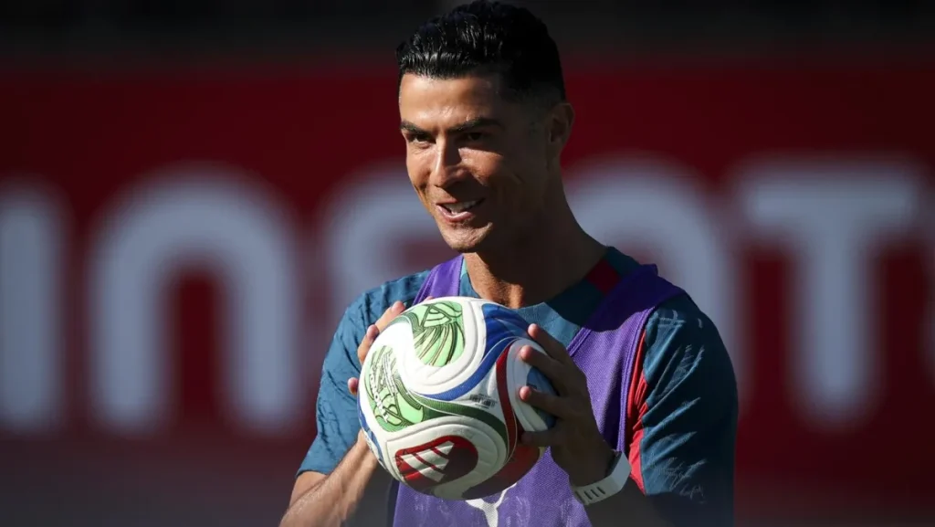 Cristiano Ronaldo causa estragos junto a Raúl Jiménez en el nuevo comercial de Nike