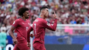 Cristiano Ronaldo lideró la victoria de Portugal con un doblete histórico