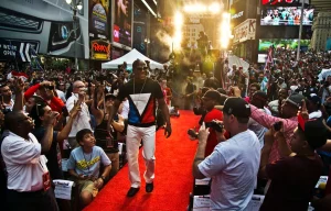 Floyd Mayweather enfrenta demanda millonaria por no firmar las peleas contra Pacquiao y Tyson