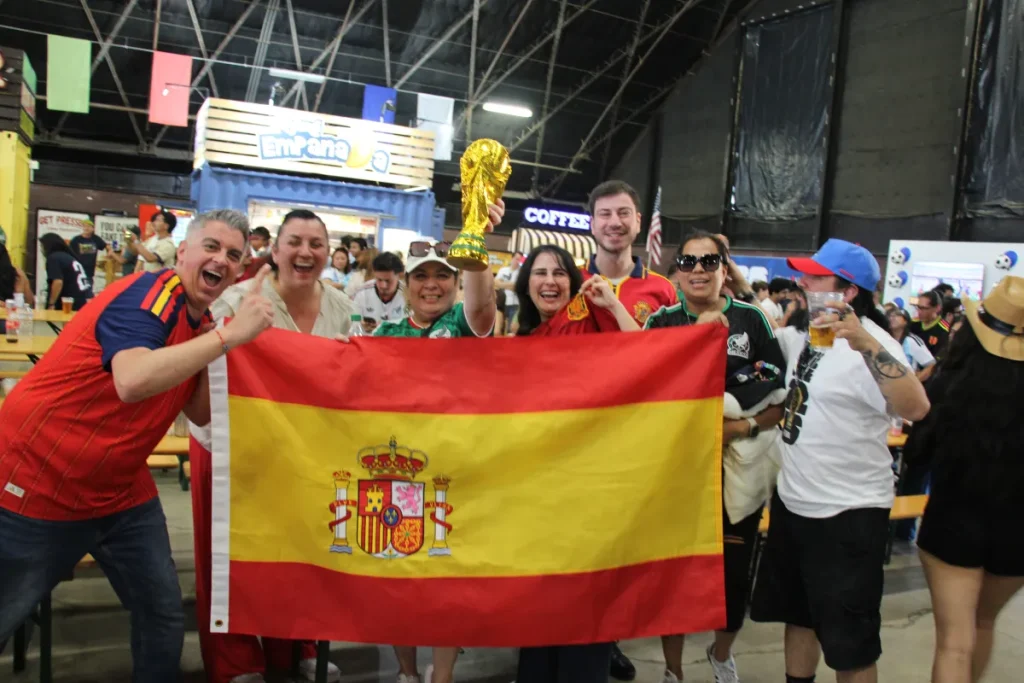 Fans de España y Argentina se reúnen para ver la final del Mundial en el sur de California