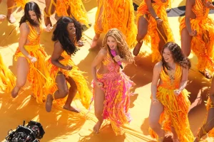 120 horas de bordado a mano: Todo sobre el vestuario de Shakira en la final del Mundial