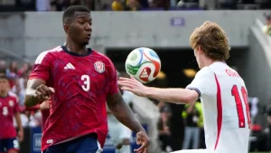 Jeyland Mitchell da el salto a la Ligue 1: Estrasburgo paga cifra récord al Sturm Graz