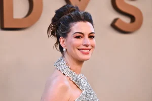 Anne Hathaway respondió a quienes la acusan de fingir su embarazo