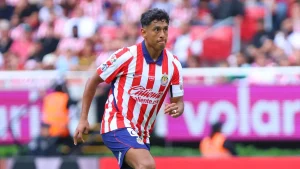 El calvario de Luis Romo en Chivas de héroe mundialista a villano del Rebaño