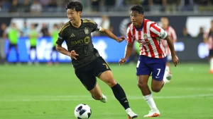 Chivas empata con LAFC pero la desidia de Luis Romo regala el punto extra