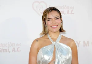 Karol G animó sus seguidores a usar menos las redes sociales: “Desconéctate, te va a cambiar la vida”