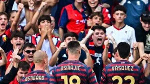 Ni el golazo de Johan Vásquez sacó al Genoa del hoyo en una tarde de contrastes para el mexicano