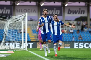 Llegó el primer gol para Santiago Giménez en el Porto