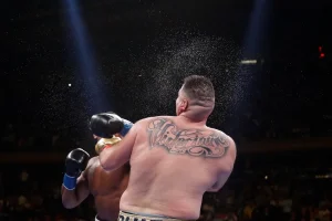 Andy Ruiz tuvo una deslucida vuelta al ring y cargó con la derrota
