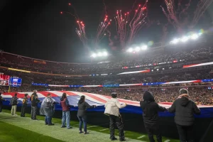 Himno de los Estados Unidos sonó al ritmo de los mariachis en el Monday Night Football de la NFL
