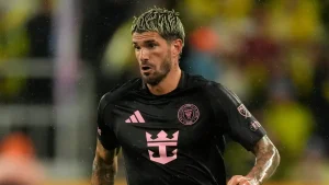 Rodrigo De Paul le canta sus verdades a Robert Lewandowski en el juego del Inter Miami