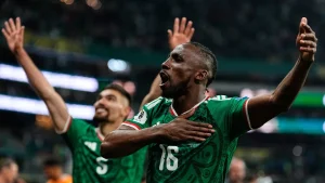 Samuel Umtiti cuestionó la nominación de Julian Quiñones al Balón de Oro