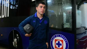 Mónaco mantiene vivo el interés por Erik Lira y el mexicano ya entrena con Cruz Azul