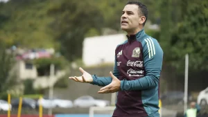 El reencuentro de dos viejos conocidos del Barcelona en las instalaciones de Chivas