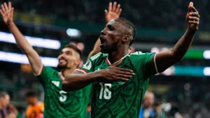 Julián Quiñones y su récord para México en el Balón de Oro