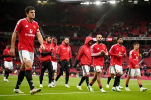 Manchester United a un punto de la zona del descenso y Michael Carrick en duda