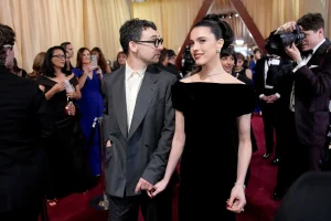Margaret Qualley y Jack Antonoff presentan una solicitud de divorcio conjunta tras separarse en julio