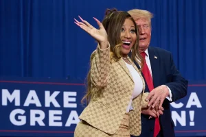 Nicki Minaj viajó en el avión presidencial junto a Trump para un mitin en Michigan